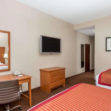 Hotel Baymont By Wyndham Savannah/Garden City Esterno foto